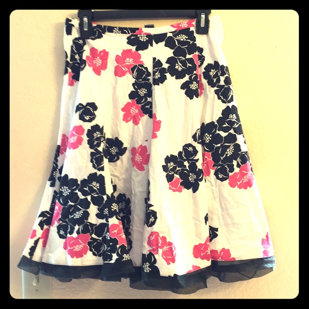 Hilliard & Hanson Size 8 Women’s Floral Skirt.